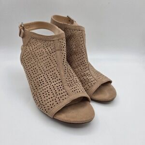 Unisa Women's Pryce Perforated Block Heel Peep Toe Slingback Sandal Sand 10M